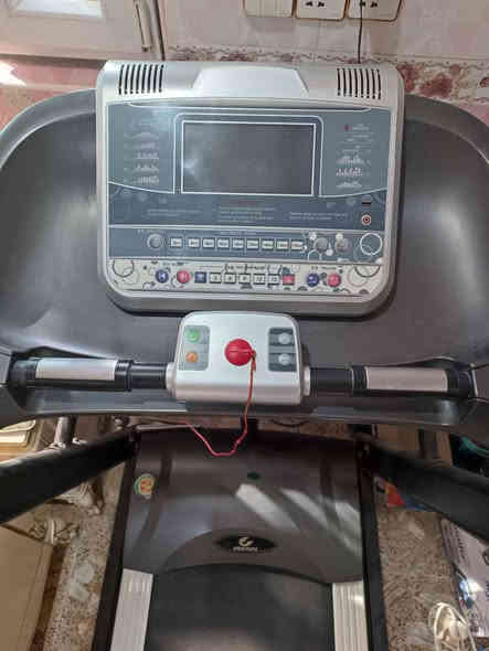 جهاز جري تم تصليحة وحاليا الماطور عاطل فقط  موجود في الكوفة.شارع المعمل *********** النجف
