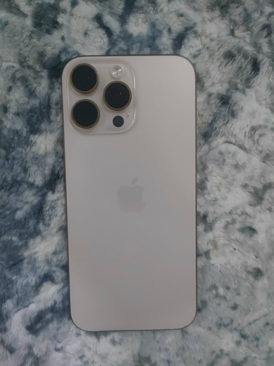 السلام عليكم للبيع ايفون 16 pro max لون ذهبي جداً نضيف ذاكرة 256 دبل سيم كامل ملحقات  بطارية 92 مكان اربيل السعر مليون و350   للاسفسار ***********
