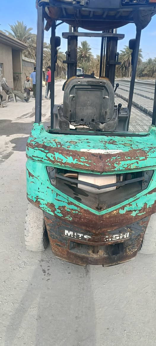 رافعة ميتسوبيشي ياباني 2004
2.5 طن 
محرك بانزين 
گير عادي
3 حركات 
جب ناصي
تخم تاير جديد چوب
مكينة وگير نظيفات جداً
غير متواجد على الفيس 
العنوان كربلاء
***********
