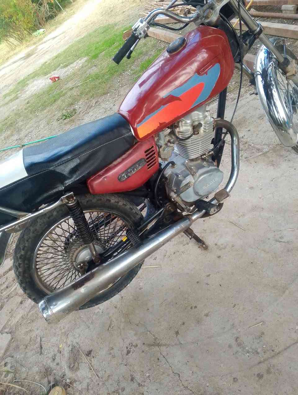 للبيع دراجة 4 كير كلك الدراجه مبدل الهه هواي غراض جدد اصليه ضفيره وعقل ويل امامي  وتاير امامي وشوته ولشه وبك لايت ولايت وستان شغاله وخير من الله عوزنه بس باتري سعر275 وبيهه مجال 
***********
