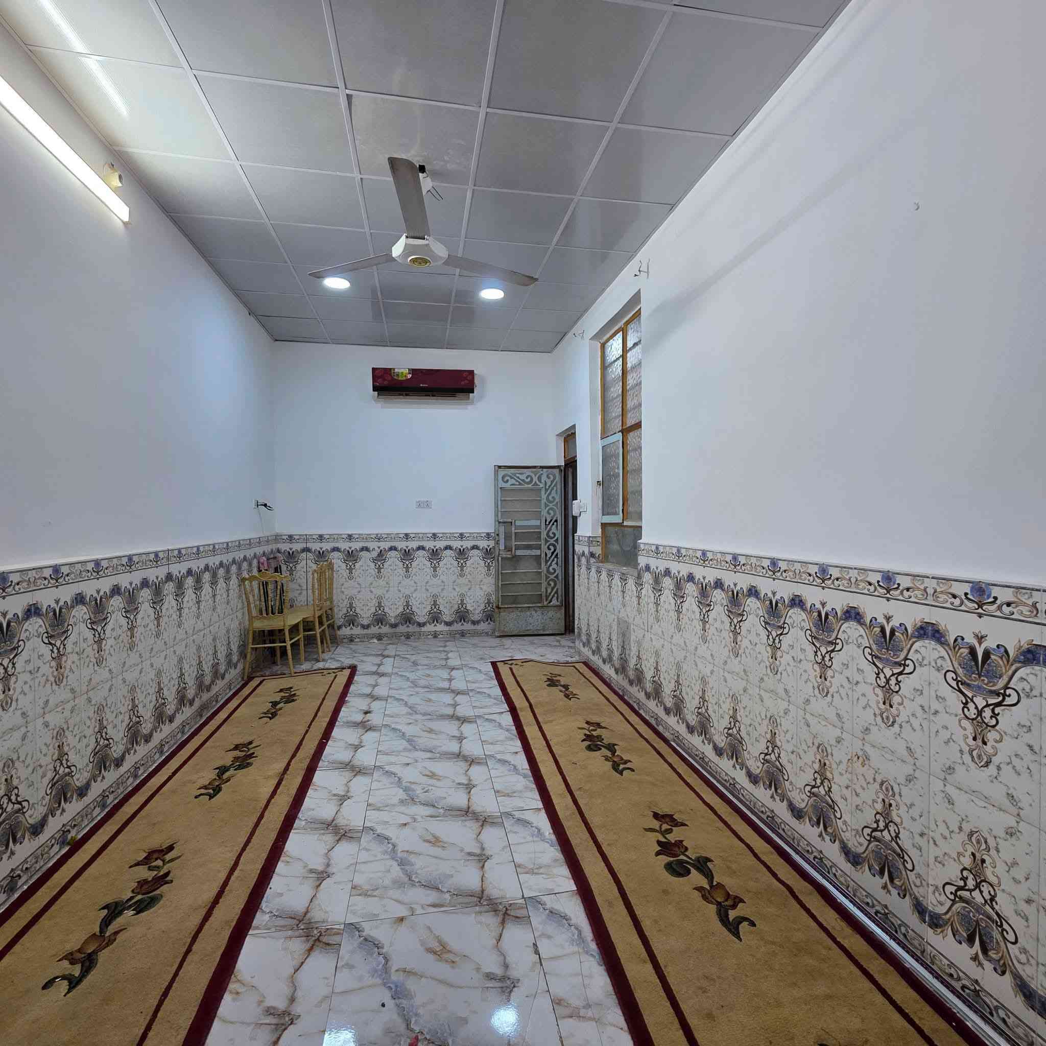 علان عقار اللبيع /🚩

دار للبيع طابو صرف المساحة 91 متر

كونكريت مسلح بناء 2021 ✨

الواجهه 5،70م /  ↕️

السعر مناسب /💸

العنوان حي الفرات على شارع ١٥م /

 يحتوي الدار على/
  استقبال طارمه /
 صاله مطبخ♨️ غرفه النوم عدد 1 
وصحيات داخليه وخارجيه /🛁

مراجعة مكتب قصر الباشا للعقار /🚩

العنوان المكتب شارع أسواق طيبه/🚩
مجاور أسواق دجله /🪙

مكتب احمد الشمري للأستثمار /🏗️
 وتطوير العقاري /

يرجاء مراسلة الصفحه💻 او 

الاتصال على الرقام التاليه/☎️

( *********** )  👉 📞

( *********** )  👉 📞

-----------------------------------------------------------
