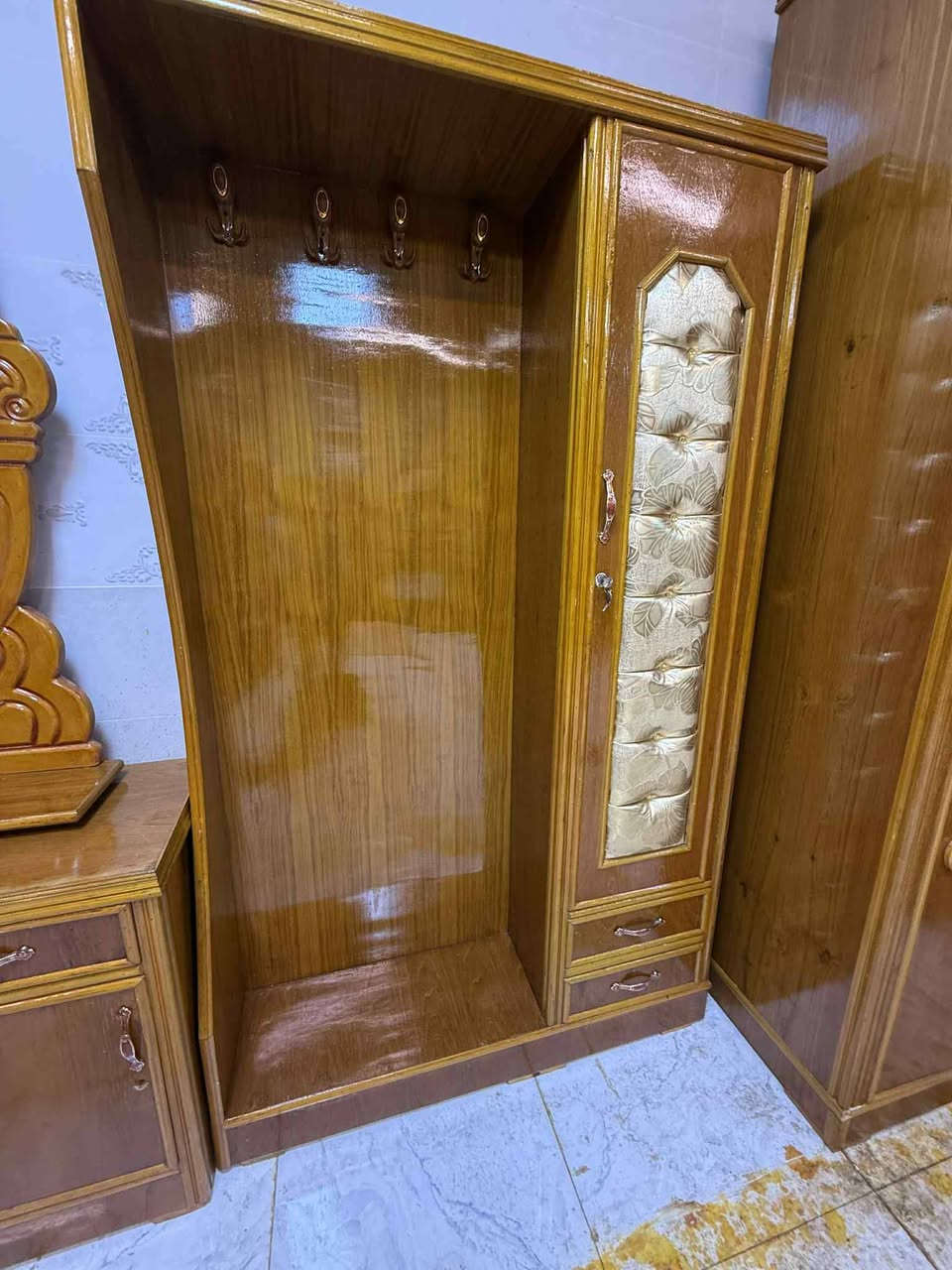 ***********اتصال غرفه صاج داخل خارج صاج ٥ ملم
السعر ٨٥٠ ٨٠٠ قفل
شد نقل داخل بغداد مجاني
نضافه ٩٠ 
٨ قطع 
صاج خشب  طبيعي  فول🚪🚪‼️
