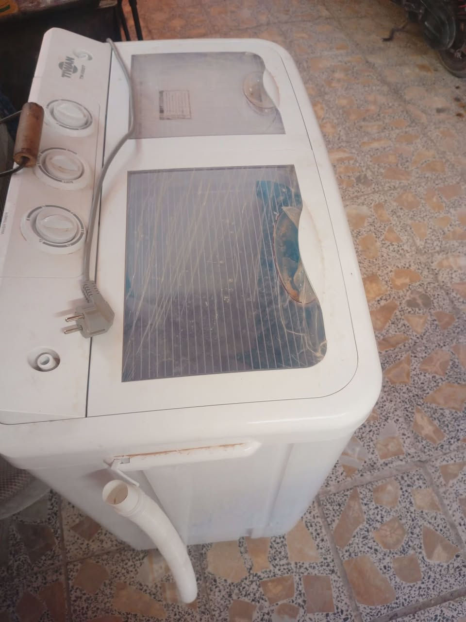 غساله للبيع جديده الله يشهد مستعمله ٥ ايام بس سعر ١٠٠ الف مكان حي نواب مقابل مستشفى الكفيل  اتصال ***********
