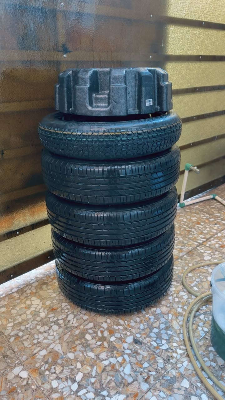 ‏سلام عليكم تخم تاير ويل جديد مستخدم يومين فقط مل اكسنت او كيا ريو  القياس ‫ 185/65/15 إنتاج 2025 هندي وليس صيني السعر 250 الف العنوان شارع فلسطين ***********
