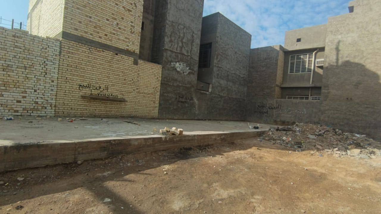 السلام عليكم رفت للبيع المساحه ١٠٠م ////// كامل من ماء وربط مجاري والمنطقه مبلطه العنوان الامين منطقة القلعه الزراعي للأتصال ***********
