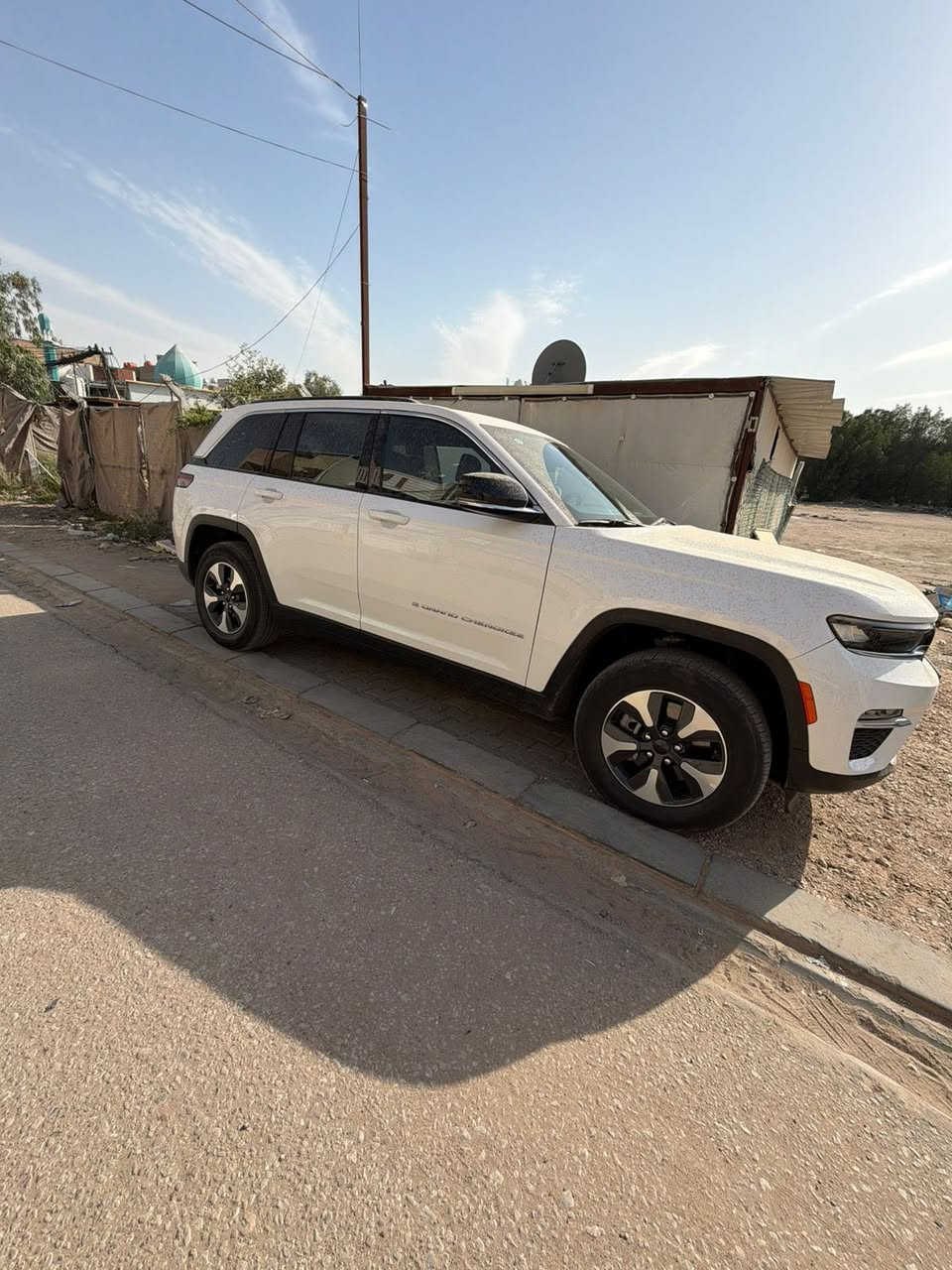 يالله 
السلام عليكم جيب كراند شيروكي 4XE 
2024 وارد امريكي

           3 شاشات فول 1/1 

‏Jeep Grand Cherokee 4Xe 2024 2.0L

         حجم المكينه : 2000  تيربو + هايبرد + بلك ان 

المسافة المقطوعة :  30 الف ميل

حادث السياره : صبغ جاملغ الخلفي والباب
                       تبديل 
                      

          حالة الايرباك : سليم بدون ايرباك

#مواصفاتها

1.شاشات 3

2.بصمه

1. تشغيل عن بعد

4.دمام خلفي

5.كشنات جلد

6.كشن السايق ميمري

7.كشنات كهرباء

8.صندوك كهرباء

9.حساسات خلفيه

1. قطعتين قطع تبريد 

11.اشاير بالمري

12.رادار امامي

13.رادارات 360

14.ثلاث وضعيات قياده

1. بنوراما 

2. كير ماوس

3. نظام منحدرات

4. هيترات بالكشنات 

19.ويل كب كروم

20.لايتات لد

21.بكلايت لد

22.كشافات

23.بصمة ابواب

فول مواصفات 1/1 جاهزه مرقم بغداد تحويل ثاني يوم

تفاصيل اكثر هذا ☎️رقمي
***********  

مكاني النجف الاشراف
