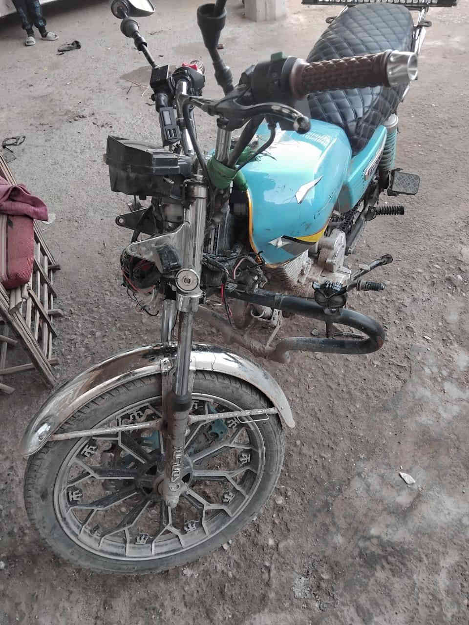 السلام عليكم دراجه إيراني موديل ٢٥ سونك مكينه ناعمه بيه نقص كهرباءيات  والأوراق ضاعن عندي اتكفله سرقه وعشاير مكاني الحسينيه رايده ٦٠٠ وبيه مجال قليل حيل وياهه صندوك دلفري هذه رقمي ***********
