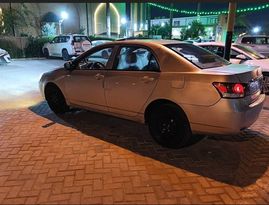 السلام عليكم للبيع بي واي دي جي ثري 2013 رقم بغداد انكليزي تحويل مباشر
سيارة بلادية كير مكينة تبريد كلة شغال تخم تاير صدر جديد 
عليها ادامة كاملة نقصها فقط چبنة تنضح دهن بدون ضربة فقط جاردة 
سعر49 وبي مجال 
مكان بغداد عامرية 
للاستفسار ***********
