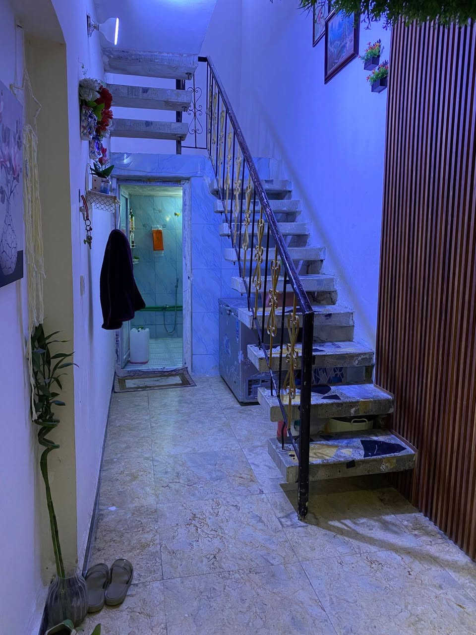 السلام عليكم بيت للبيع مساحته 125 متر زعفرانية شارع الكهرباء للاستفسار على الرقم ***********
