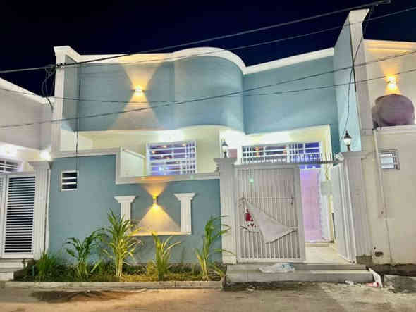 يالله #يعلن_مكتب_ألامين_للعقار 🏦
بيت للبيع طابو زراعي سند 25 في النجف –

مقابيل ملحق  قرية الغدير   🏡
الاتصال ***********واتساب 

📏 المساحة: 150  متر 
💰 السعر:💲 56 مليون (قابل للتفاوض)
🏗️ البناء: طابوك 
🏠 الأساس والسقف: صب  كونكريت

مواصفات البيت:
✅ غرفه نوم 🛏️
✅ صالة 🛋️
✅ مطبخ 🍽️
✅ صحيات 🚿
✅استقبال 
عنوان مكتب ألامين عمود 301 
***********
