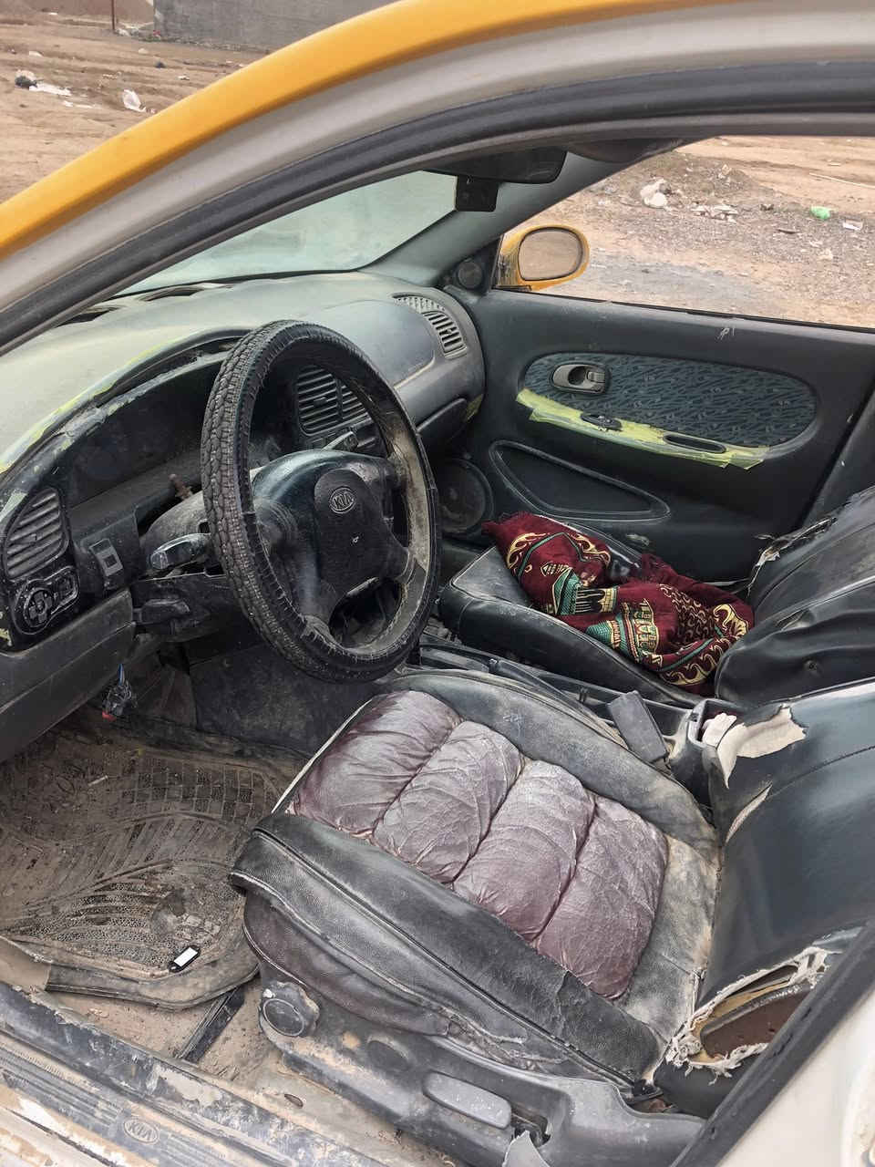 سلام وعليكم 
سياره للبيع. 
سيفيا ٢٠٠٠. 
 ملاحضه سياره طافيه. 
يرادلها.  كير +داينمو + كهربائيات 
تحويل شرط
١٣ورقه
***********
