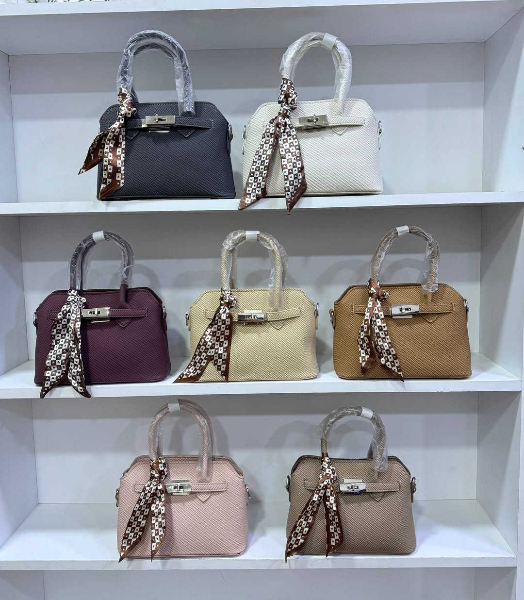 كوالتي فوووول 💯
العرض ↔️ 25 سم
الارتفاع ↕️ 17 سم
السعر 20
توجد خدمة توصيل


**إذا كنت صاحب هذا الإعلان وتريد حذفه لأي سبب، رجاءا أرسل رسالة إلى الدعم الفني**