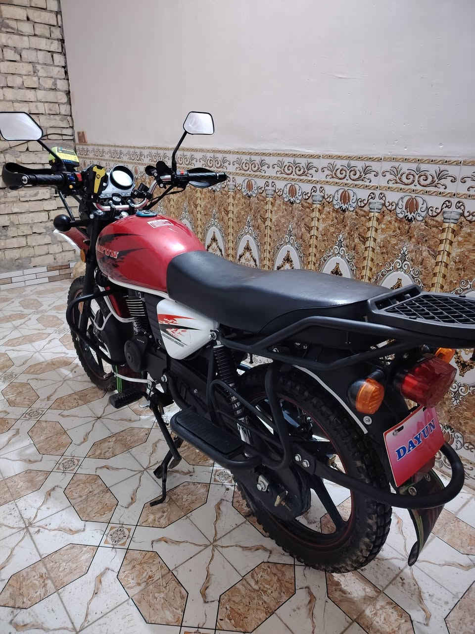 سلام عليكم شباب دراجة دايوان جبلي موديل 23 للبيع  دراجة كفالة عامه اخت الزيرو المكان بغداد السعر 1800 وبيه مجال الرقم *********** اتصال أو راسلني واتساب
