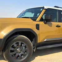 برادو 2024 ادفنجر 1/1 لونين (سقف ابيض وبدي خاكي) اكرر اللونين واللون ا...