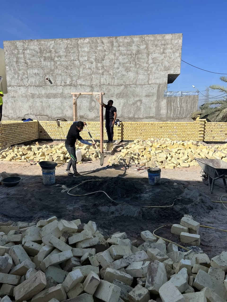 سلام عليكم مستعدون لبناء المدارس والمجمعات السكنية في محافظة البصرة *********** بإدارة حجي محمد
