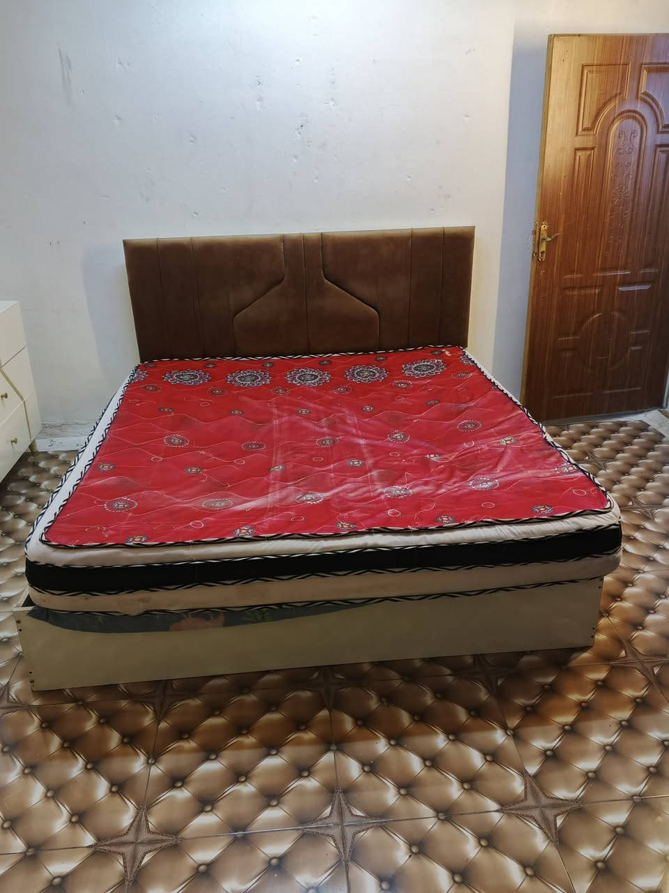 غرفه 6 قطع البيع نضيفه بيع سريع سعر 450  وبيهه مجال وياههه دوشك موجود نقل وفتح وشد *********** تصل او خاص
