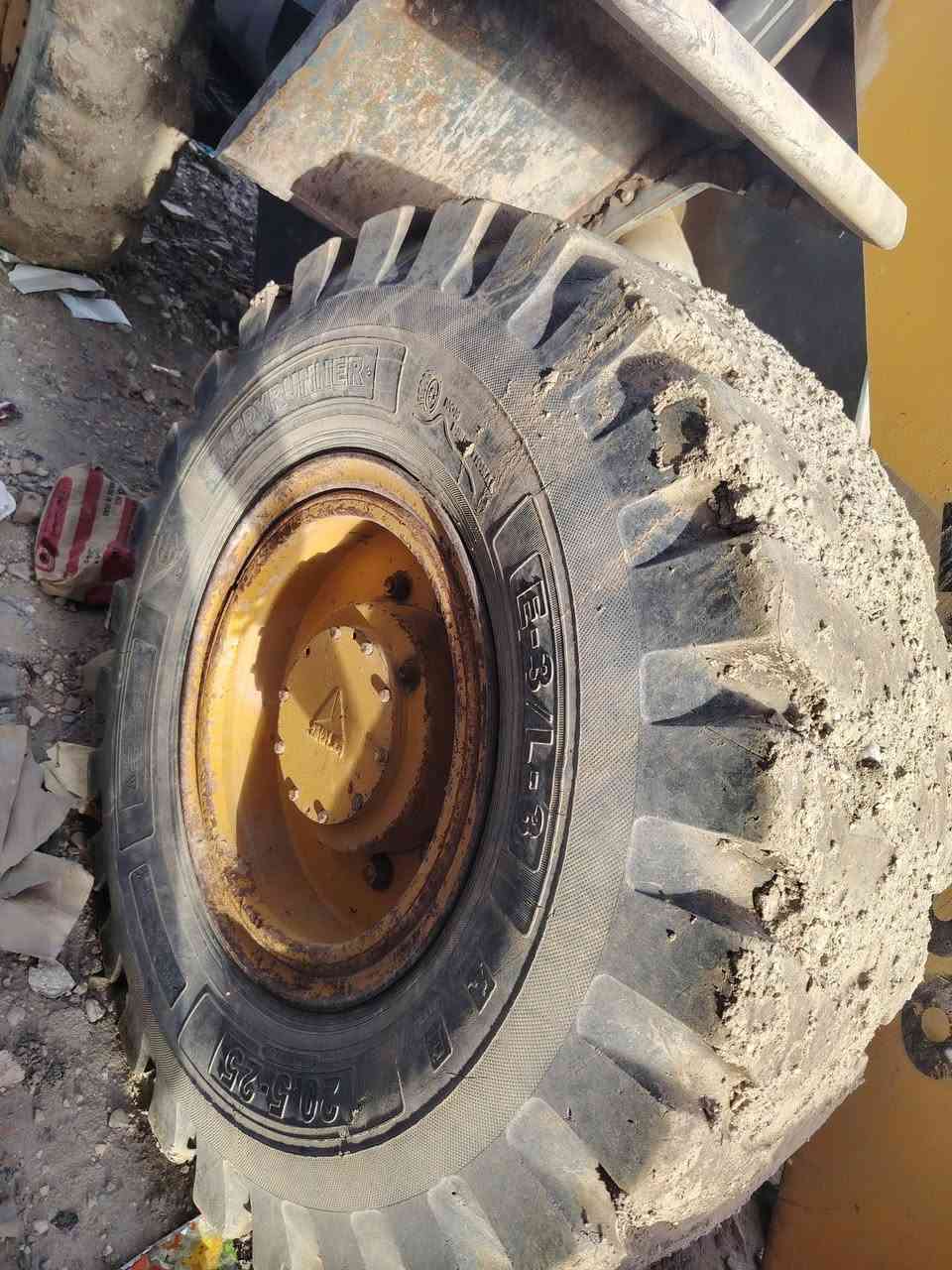 زوج للبيع كامل تايرات و ويل
حجم 20.5 -25 جدد نضافه 90% 
***********
