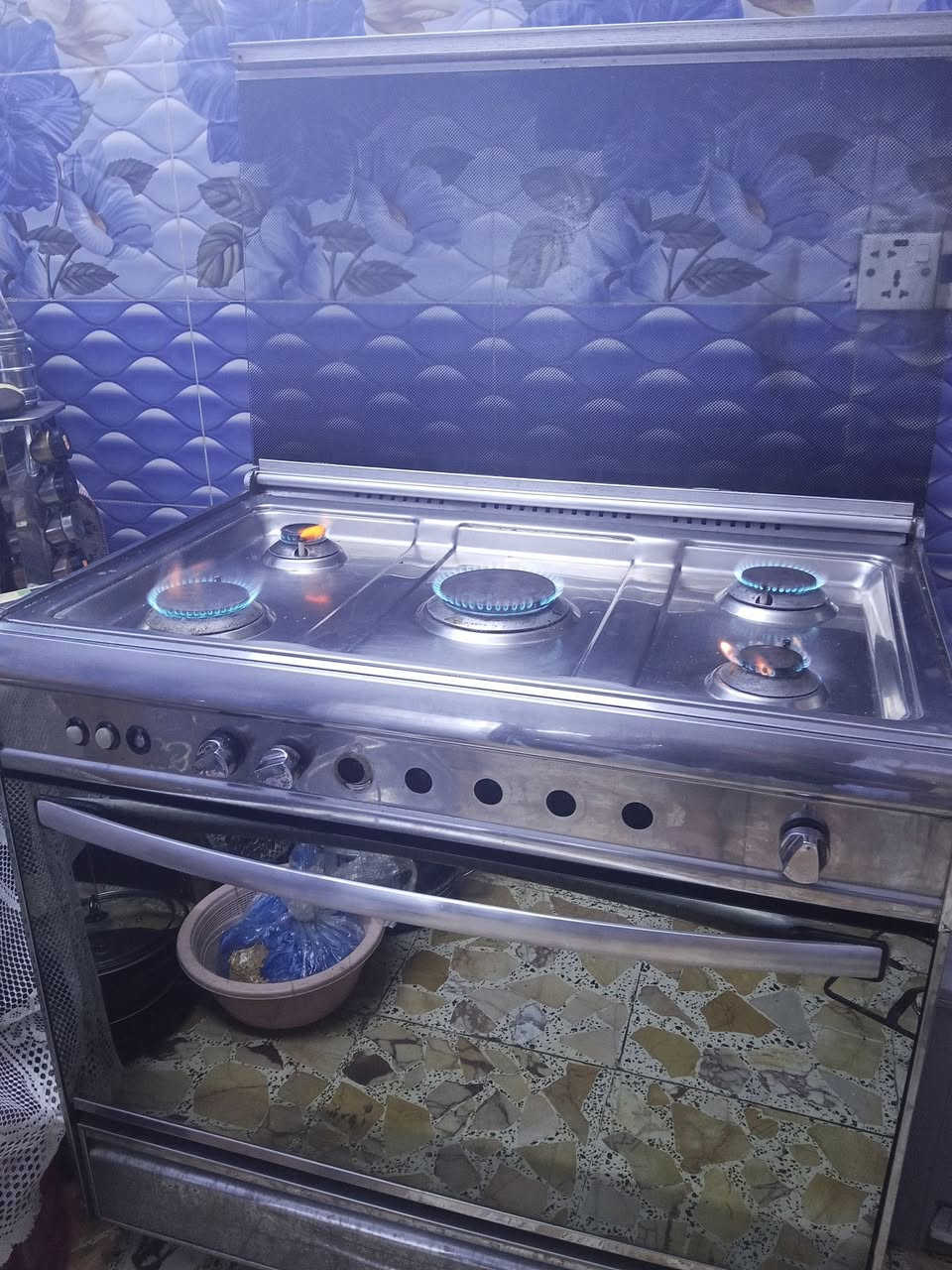 السلام عليكم طباخ 5 عيون كلش نضيف 150 للتواصل *********** السيبايات موجدات
