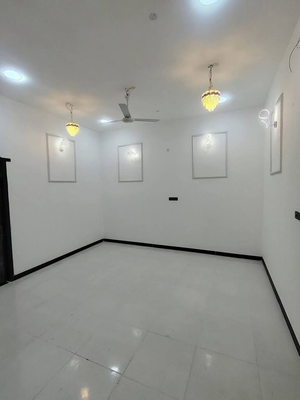 سلام عليكم وسعد الله أوقاتكم ⁉️💐

يتوفر دار سكن طابو زراعي عراقي سند 25

المساحه ١٦٠ متر

يتكون من غرفتين منام وصاله ومطبخ 
وصحيات داخليه وخارجيه
وكراج سياره
وحديقه و مناور 
جميع الخدمات متوفره موقع راقي

العنوان البصره ابي الخصيب طريق سيد حامد قرب مدينه الاندلس السكنيه

شارع امام البيت ١٠ متر

#تستلم مفتاح بعد المكاتبه 😍

#السعر ٨٨ مليون قابل للتفاوض

#للاستفسار ول تواصل  تصل*********** البصرة, العراق
