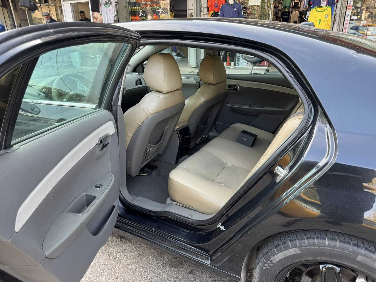 السلام عليكم 
ماليبو 
 للبيع او مراوسه2012
رقم سليمانيه سنويه جديد2030شرط تحويل وهزه جديد 
گير محرك بشرط لاصرف ولابخار  
تايرات جديد ادامه كامله السيارا  
شاشه تحكم كروز كشن جلد 
كشن كهرباء 
تخم امامي وخلفي جديد 
صفحة سكن صبغ بدون تكمه +صندوق وربع جاملغ بدون تكمه وبدون سقف وصوره سونار موجود السيارا حادثه خارج العراق 
تبريد تدفئه بشرط 
وبيها بطاقة بانزين 
السعر:72$وبيها مجال

مكان السيارة كركوك 
ر.م:***********
