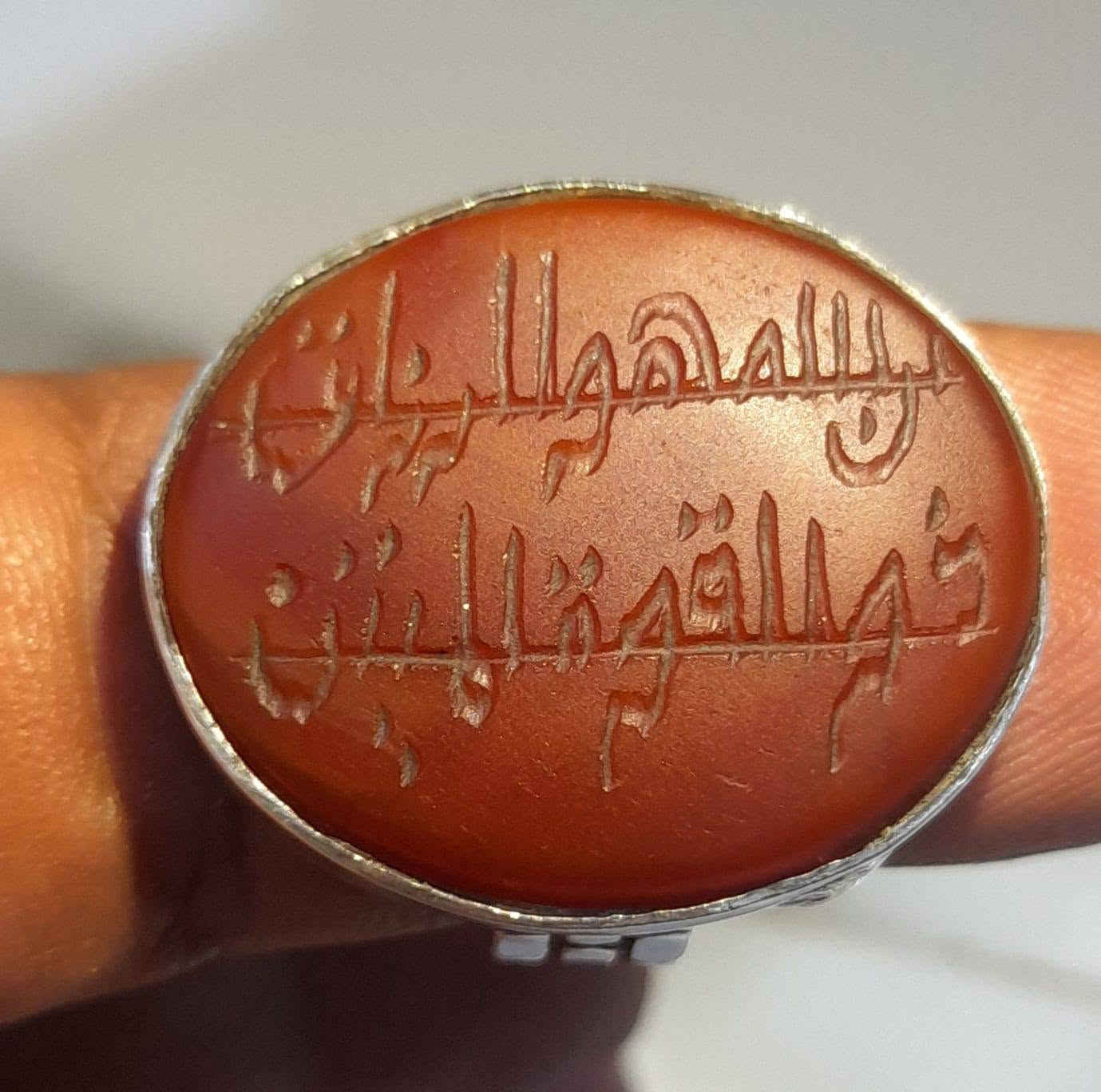 خاتم يماني قديم حجره وصياغة للبيع ٧٥ ألف ***********

