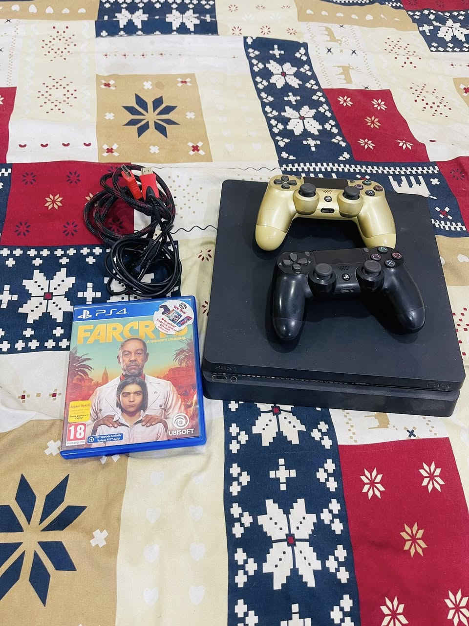 السلام عليكم عندي هاذه بلي 4للبيع وياه قرص فار كراي إصدار ذهبي عربيه  وياه ثنين جوستك  يوبي اس  FARBER
اخو جديد سعرهن 265 مكاني بغداد بلديات رقم ***********
