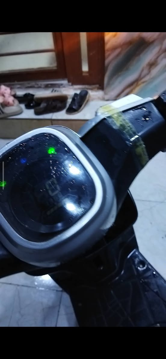 سلام عليكم بوليس شبه صيني محركك ياباني 
كامله كهربائيات اشاير هورن نقصه بس سلف وكفرات خلفيه مكاني كربلاء حي عامل يم مول باقر تواصل رقمي ***********
سعره 250 وبي مجال
