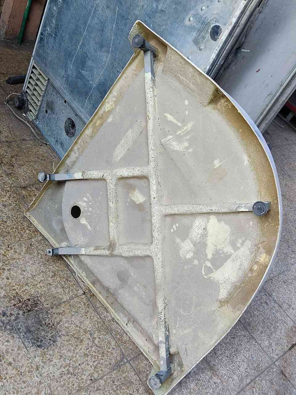 سلام عليكم أرضيه مال دوش سعر القطعه 15 الف موجود كميه للاستفسار تعال واتساب ***********
