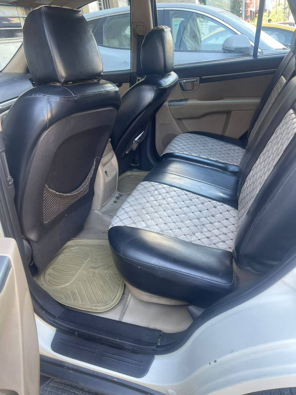 السلام عليكم
سنتافي 2012 

خليجي
بصمة تشغيل

مكينة V6 حجم 3500 

فتحه 

3 قطع تبريد

7 راكب

4x4

اشاير مري + مري شفط 

وبقية المواصفات المعروفه 

بيها قبغ الصندوق شبرين صبغ  

الجاملغ الايمن واليسر طخات معدل بارد

العنوان / بغداد 

السعر / 155

للأستفسار / ***********
