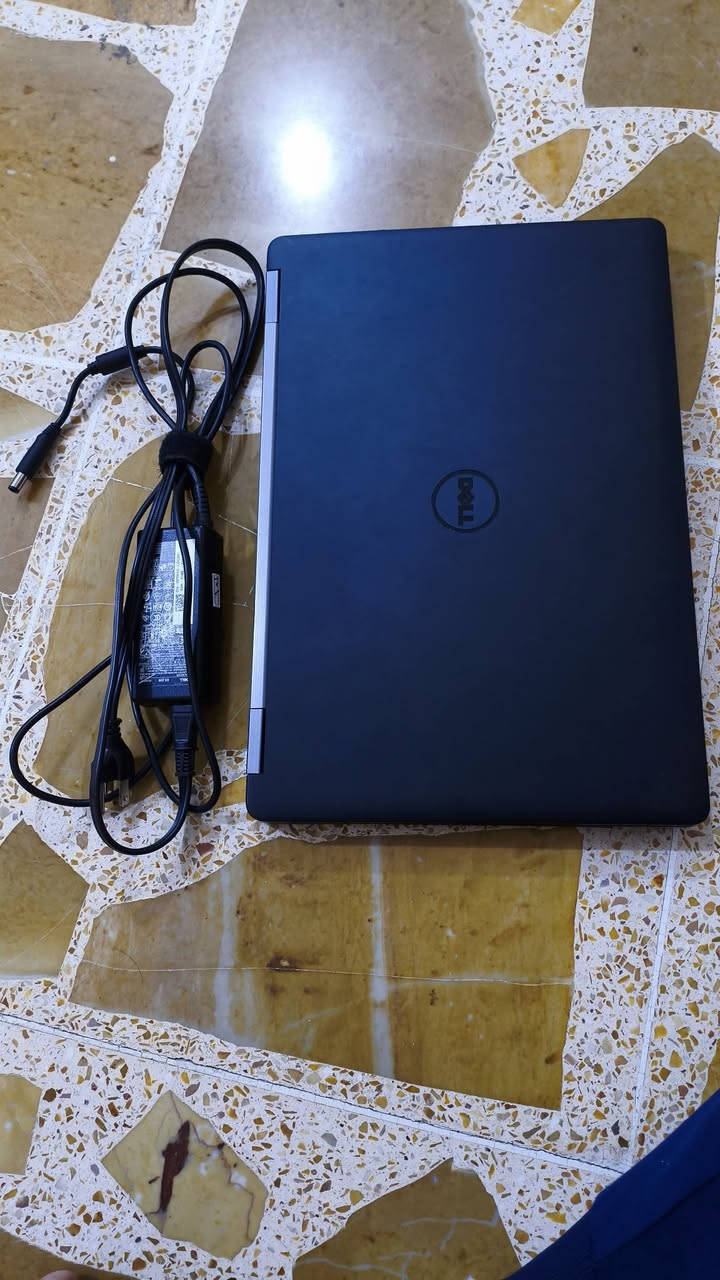 للبيع حاسبه من نوع DELL Latitude E5570
نظيفه 
بطاريتها تستمر ساعتين ونص بدون شحن 
المعالج: i5  الجيل السادس فئة HQ🔥
الرام 8 
الذاكره 256 ssd السريع جداً
شاشة 15.6 جبيره و واضحة 
كرت شاشه 4GB 
مناسب للدراسه و التصفح و البرامج اليوميه و ألعاب و المحاضرات  
يجي وياه حقيبة و شاحنة اصلية 🔥
مكاني الانبار الكرمة 
للتواصل *********** بي واتساب او علق واني ارد عليك
السعر 300 🔥
