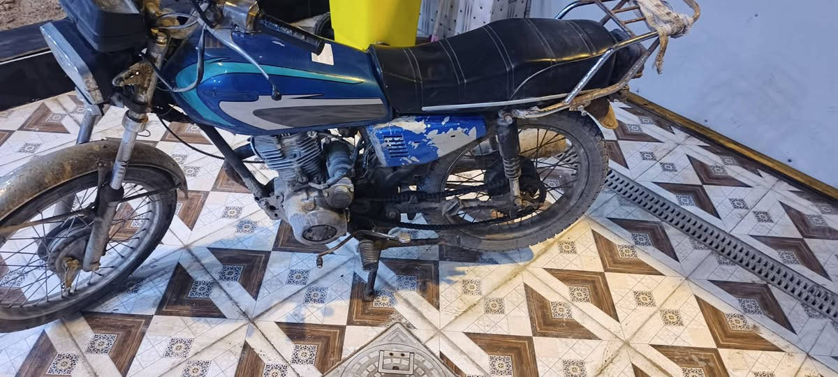 سلام عليكم دراجه ايراني ادوات كلشي موضح بل صوره الدرجه بيهه صوت بل مكينه صوت كام شفت الباقي كلشي موضح بل صوره السعر 250 وبيهه مجال قليل العنوان ابو الخصيب محيله الرقم ***********
