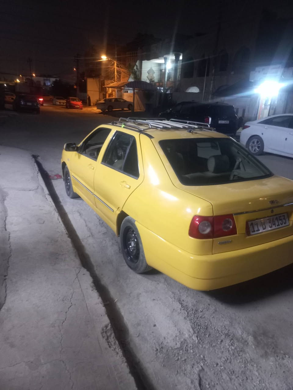 السلام عليكم
شيري ٢٠١١ بأسمي 
مصفره هيئة وغرامات هزة جديدة 
تخم لتاير جديد دوشمة جديدة شاشة تبريد شغال لا ضربة ولا صبغ عدا الدعاميات وبيها تبخير قليل 
بغداد حي العامل
السعر ٣٣ وبيها مجال قليل
الرقم ***********
