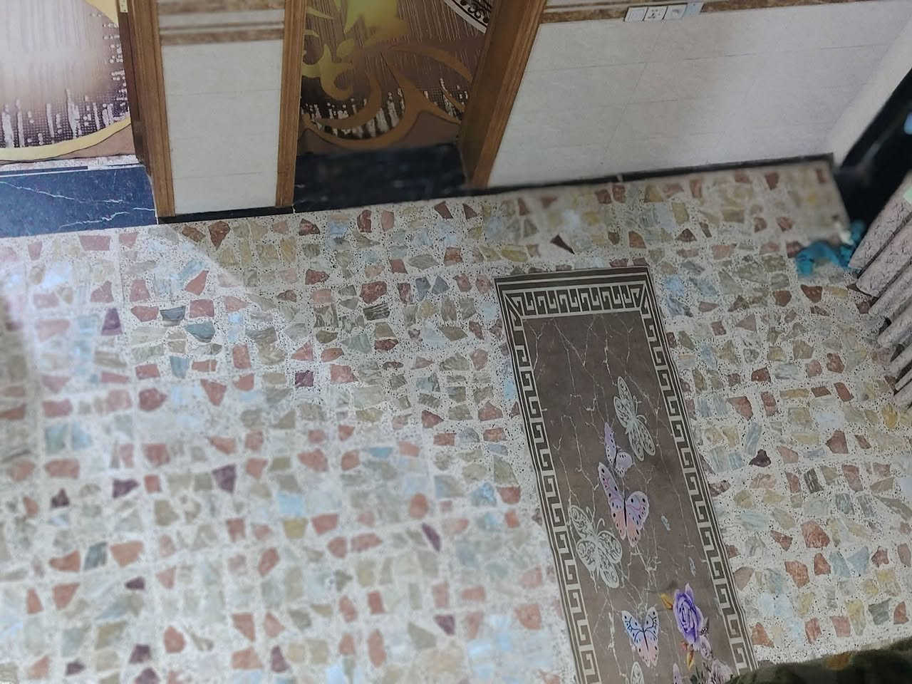 بيت 200 متر بناء 2023 يتكون من طابقين غرفتين جوه وصاله واستقبال وصيحات ومطبخ وطابق ثاني غرفتين وحمام وصاله   يتكون من سطحين
بناء درجه اولى جناي طابوك نهروان
مطلوب ل بلديه  دافعين قسط اول منه وباقي 24 مليون  السعر 160
حي نداء منطقه 60
رقم قطه 60141(او مرواس بيت ب مكرمه او العسكري 200 متر) 
استفسار
خاص او تصال
***********
