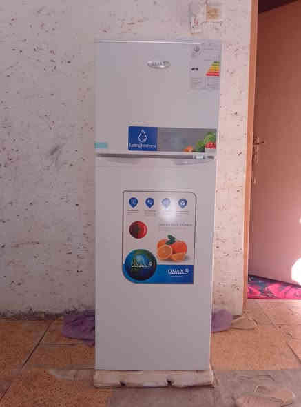 سلام عليكم ورحمة الله وبركاته ثلاجه للبيع جديده استعمال 3اشهور بعده باكيته ونضيفه كلش اخذناه ب275 اريده ب200 وثلج فول امانه محتاجين ونريد انبيعه مكاني حله منطقة عنانه قرب موقف السيارات رقم الهاتف 
*********** واتساب
