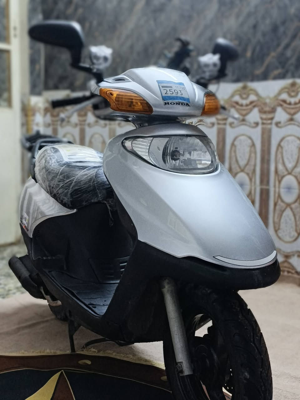 دراجه سبيسي ياباني دراجه جديده بمعنى كلمه نضيفه فول كامله مابيهه نقص برغي واحد دراجه بلاديه للاخير بل واقع احلى من صور سعر 725 وبيهه مجال العنوان بغداد العبيدي
للتواصل *********** يوجد واتساب
