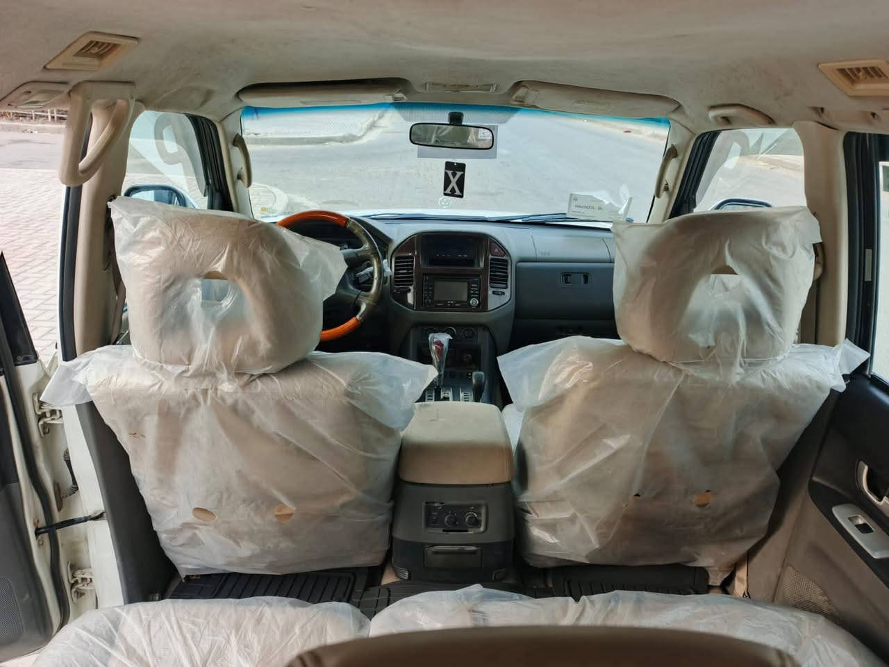 السلام عليكم باجيرو موديل ٢٠٠٧ رقم بغداد مشروع وطني بدون ضربه بدون صبغ مكفوله بيه بارد شي قليل موضح بالسونار جاهزه وحلوه السعر ٩٨ مكاني بغداد السيديه ***********
