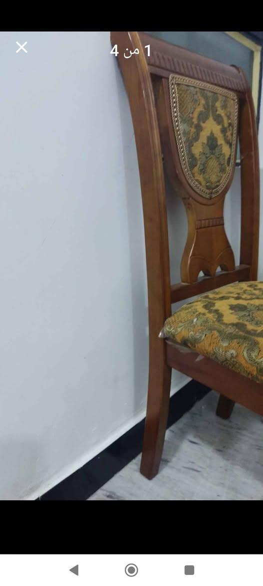 ميز طعام خشب ٦ كراسي خشب نظيف السعر ٢٣٠ وبي مجال
العنوان الحريه 
***********
