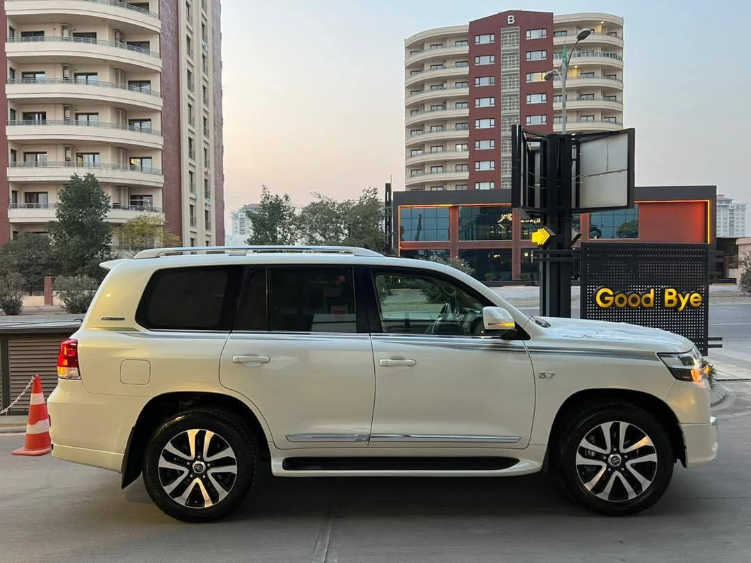 فكسارة VXR موديل 2018
ماشية 86 الف كيلومتر
سياره اخت زيرو بل باکیت
‎تويتا لاندكروز موديل 2018 مواصفات 
‎سياره زيرو شريكه جیهان فول موصفات
‎سياره مكفول كفاله عامه من كلشي
‎حتا دعاميات شرت 
‎بدون صبغ + بدون بارد + بدون شخوط
‎بدون تكحيل + بدون رصعه _ رمل مابيها

‎محرك كير بشرط مامفتوح
‎سنويه كلشي جديد مدفوع 2028

‎فول فول المواصفات  
‎بصمه + تشغیل عن بعد + الانزلاق +كشن جلد + كاميرا
‎  شاشات ايباد بيلادي + 3 شاشات
‎ثلاجه + زينون+ گيج ليزر +الفتحه 
‎+هواء مزدوج + نيظام ايكو سبورت +
‎کشنات ٢ كهرباء _ ٣ دگم 

‎نفسي اليوم / تحويل وكاله حاظر
‎مكان السيارة سليمانية 
للاستفسار ***********

متوزي على بيعة  حيل سعر مناسب
