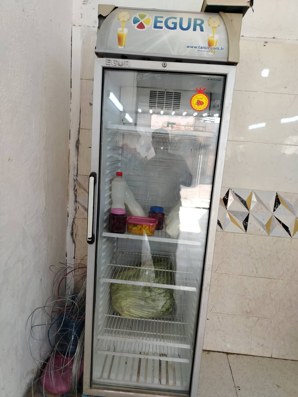 السلام عليكم عارضة ايكور تركي للبيع نضيفة كلش مكانهة شهربان حي المعلمين الي يريدهة *********** ويدلل
