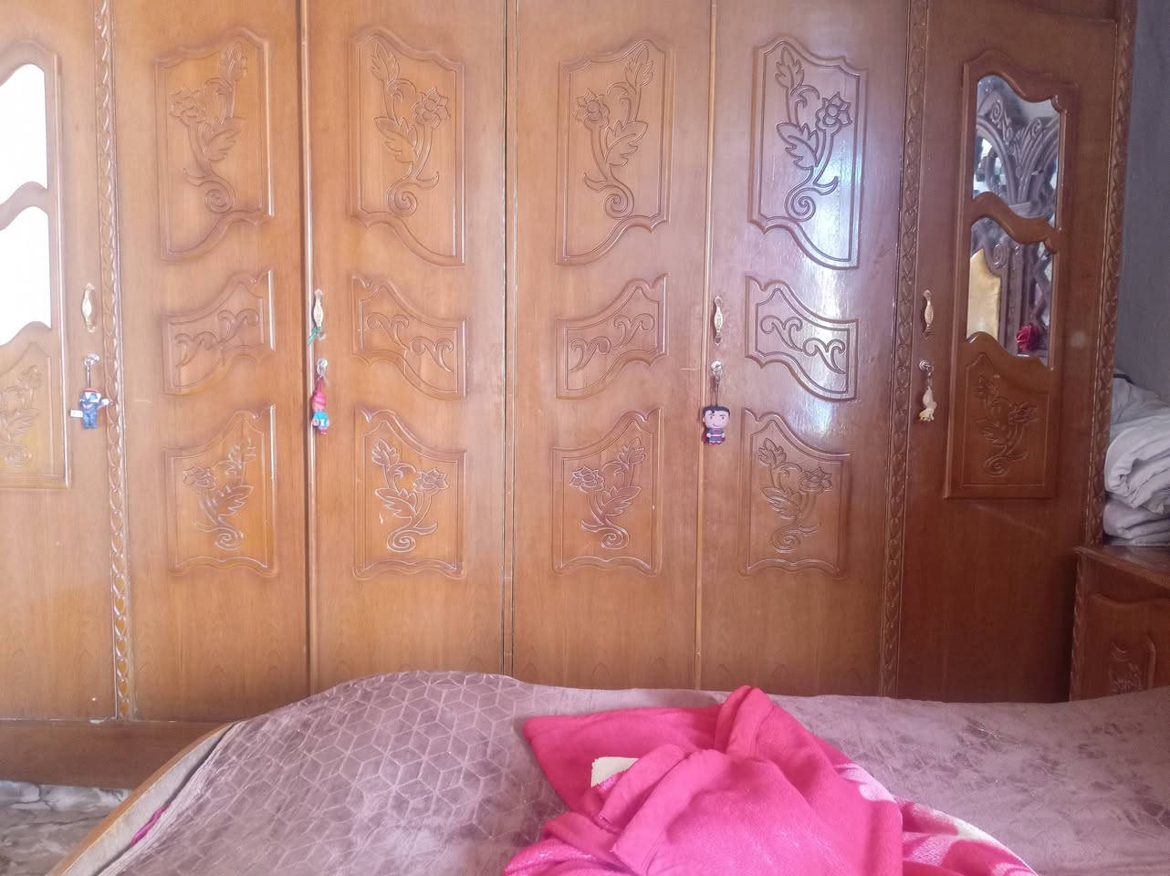 غرفه عراقيه مستخدمه مكان البصره خور الزبير السعر ٦٥٠ رقم الهاتف***********
