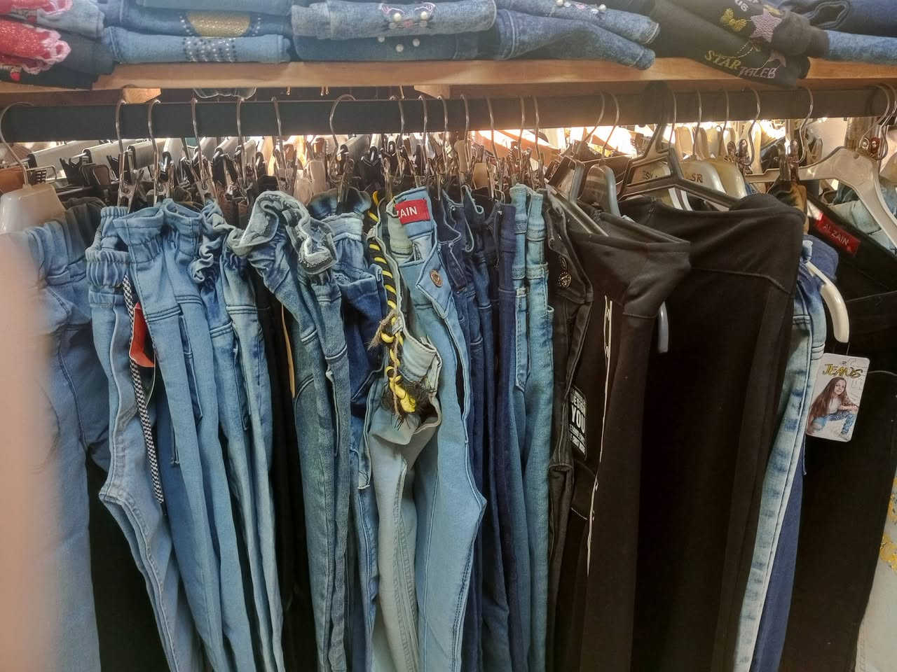 السلام عليكم
شلعه بنطرونات للبيع 
نسائي و اطفال 
ولادي و بناتي 
ألوان و قياسات 
تقريبا 150 قطعه 
ابيع شلع 
رد


**إذا كنت صاحب هذا الإعلان وتريد حذفه لأي سبب، رجاءا أرسل رسالة إلى الدعم الفني**