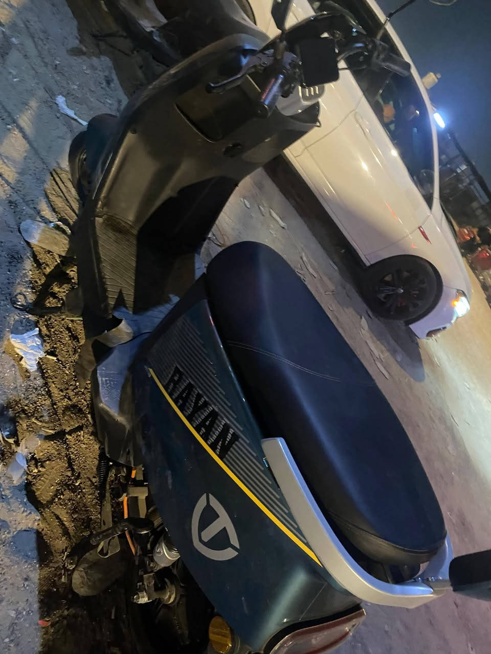 حالة ممتازة وجاهزة للاستخدام
🚲 المواصفات:
 • 🔋 6 بطاريات – 32 أمبير
 • 🔐 بصمة تشغيل + تشغيل عن بُعد
 • 🛑 قاطع دورة
 • 🅿️ نظام بارك
 
 • 🚨 دبل إشارة
 • 🔒 قفل إنذار مانع سرقة
 • ⚙️ 3 سرعات

📏 الأداء:
 • تمشي تقريبًا 50 كم بالشحنة الواحدة
 • السرعة تقرأ 60
 

✅ الدراجة بحالة جيدة جدًا
📍 العنوان: بغداد
💰 السعر: 500 ألف 
***********
