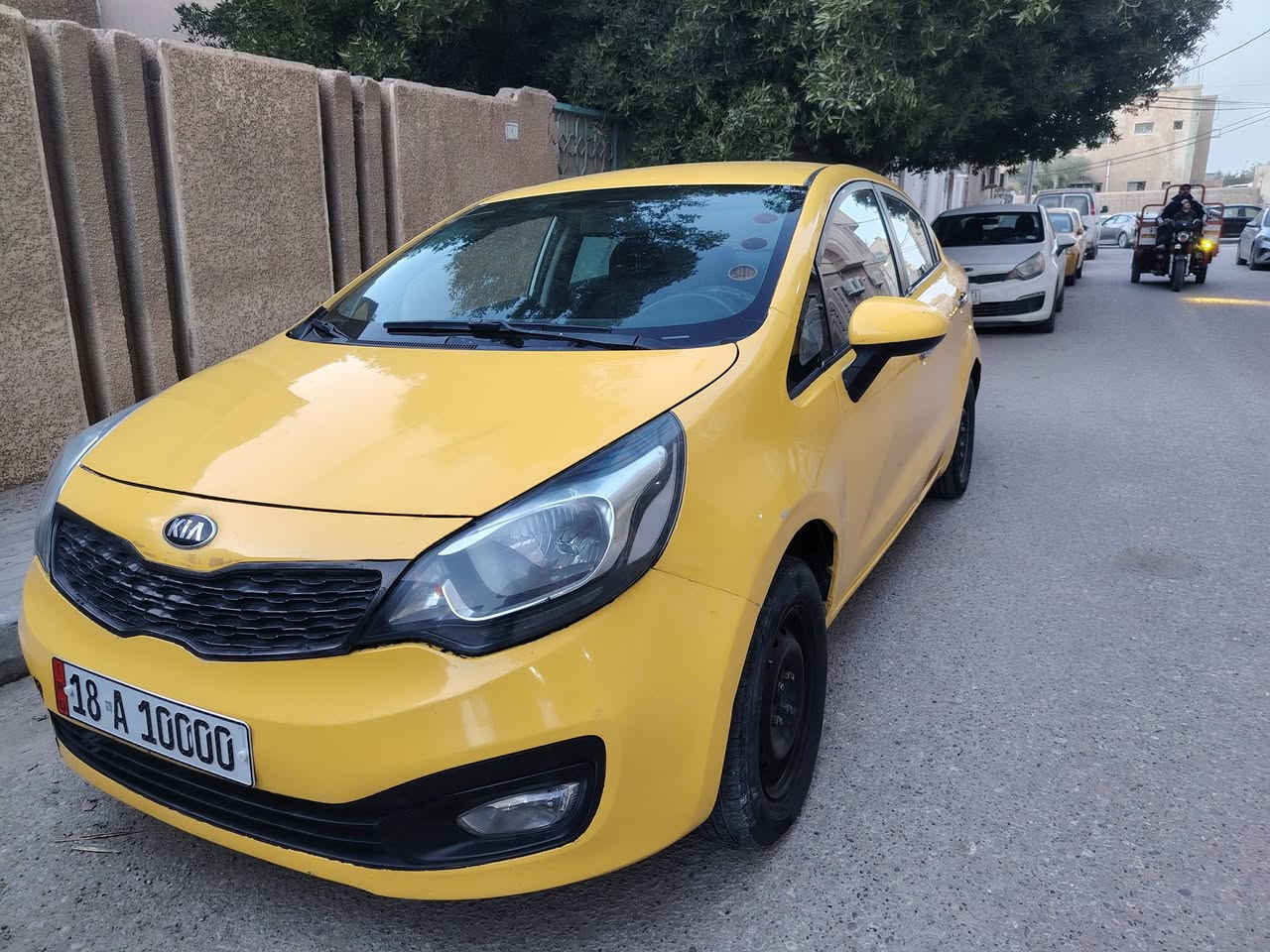 سلام عليكم اخوان هاي سياره البيع  ٢٠١٣ سياره مكفوله من ضربه القويه كير شرط مكينه خير من الله ولا تنقيص ولا شي بس خيط بخار خفيف حداديه ٥٠/ ١٠٠ رقم جديد مداور ثاني يوم    صندوق جنطه مبدل  رقمي *********** السعر ٨٠ وبيه مجال الطيبين حك الجيه
