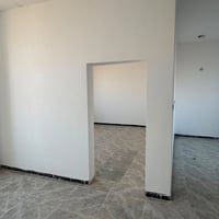 دار للبيع حي الجوادين موقع مميز يفتح ع شارع العام بناء درجة اولى حديث ...