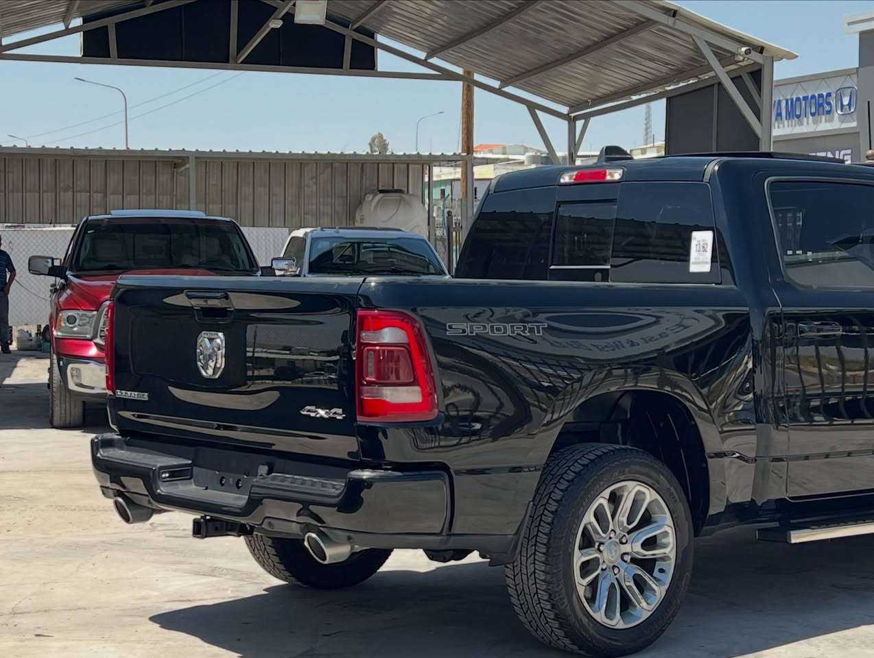 ● #DODGE RAM LARAMIE DIESEL 2023 🛻 ✅️

● #دودج رام لارمي ديزل 2023 🛻 ✅️

فحص كامل 7 جيد كلين تايتل ✅️ (clean title)

لون اسود ملوكي مميز جدا 🖤

ممشى قليل 68 الف فقط ✅️

فل كامل 

سعة المحرك: 3000CC قوي واقتصادي DIESEL ⛽️

 

● المواصفات :

• بانوراما 

• جير ماوس

• 4×4 كهرباء

• كراسي جلد لون اسود 

• كراسي كهرباء ميموري سيت

• كراسي مدفأة ومبردة

• تحكم ستيرنج

• عداد ديجيتال 

• شاشه اصليه كبيره

• نيفجيشن

• كاميرا خلفية

• بصمة ابواب

• تشغيل عن بعد

• حساسات أمامية

• حساسات خلفية

• نظام صوتي كامل

CD نظام

AUX

USB

Blutoth

• سماعات عدد 10 بوستن

•فتحه خلفيه كهرباء(قناص)

• جنط قياس 20 كروم

• كوشوك جديد

• مكيف حامي بارد مفصول

• زجاج كهرباء ملون

• نظام الانارة التـــلقائي للمصابيح

والعديد من الاضافات المميزه...

 ● موقعنا المنطقة الحرة الزرقاء ش.18 شمال .

● للأستفسار: 0795049028 أسامة أبو ارميلة .

#معرض_اسامة_ابو_ارميلة_للسيارات


**إذا كنت صاحب هذا الإعلان وتريد حذفه لأي سبب، رجاءا أرسل رسالة إلى الدعم الفني**