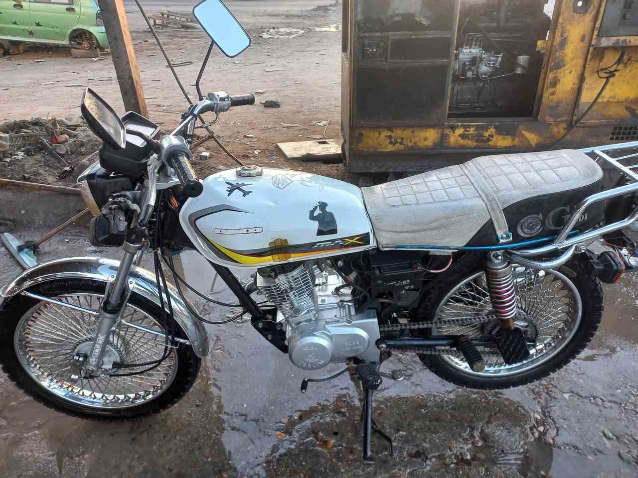 سلام عليكم دراجة للبيع مكفوله كفاعامه ٤ كير مكينه خير من الله سعر٤٠٠ وبيه مجال  لل طيبين عنوان بغداد دوره ابو دشير. رقم ***********
