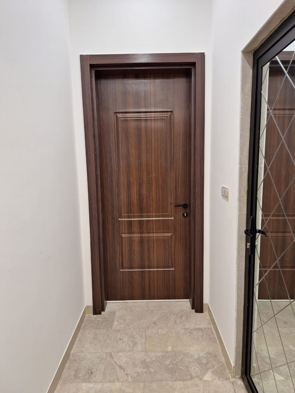 #السلام عليكم 🏡🏡
مشتمل للبيع 🏛️ سعره  مناسب 
مساحه ٥٠م  ثلاث طوابق عدد ٣ مميزات
٣ غرف نوم حمامات ٢ 
حي الشباب المربع الذهبي
للأستفسار ***********☎️واتس
