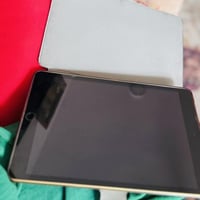 ايباد ايفون 9 مع كامل ملحقاته كارتونه كفر كارت شاحنه جديد ولزكه جديده ...