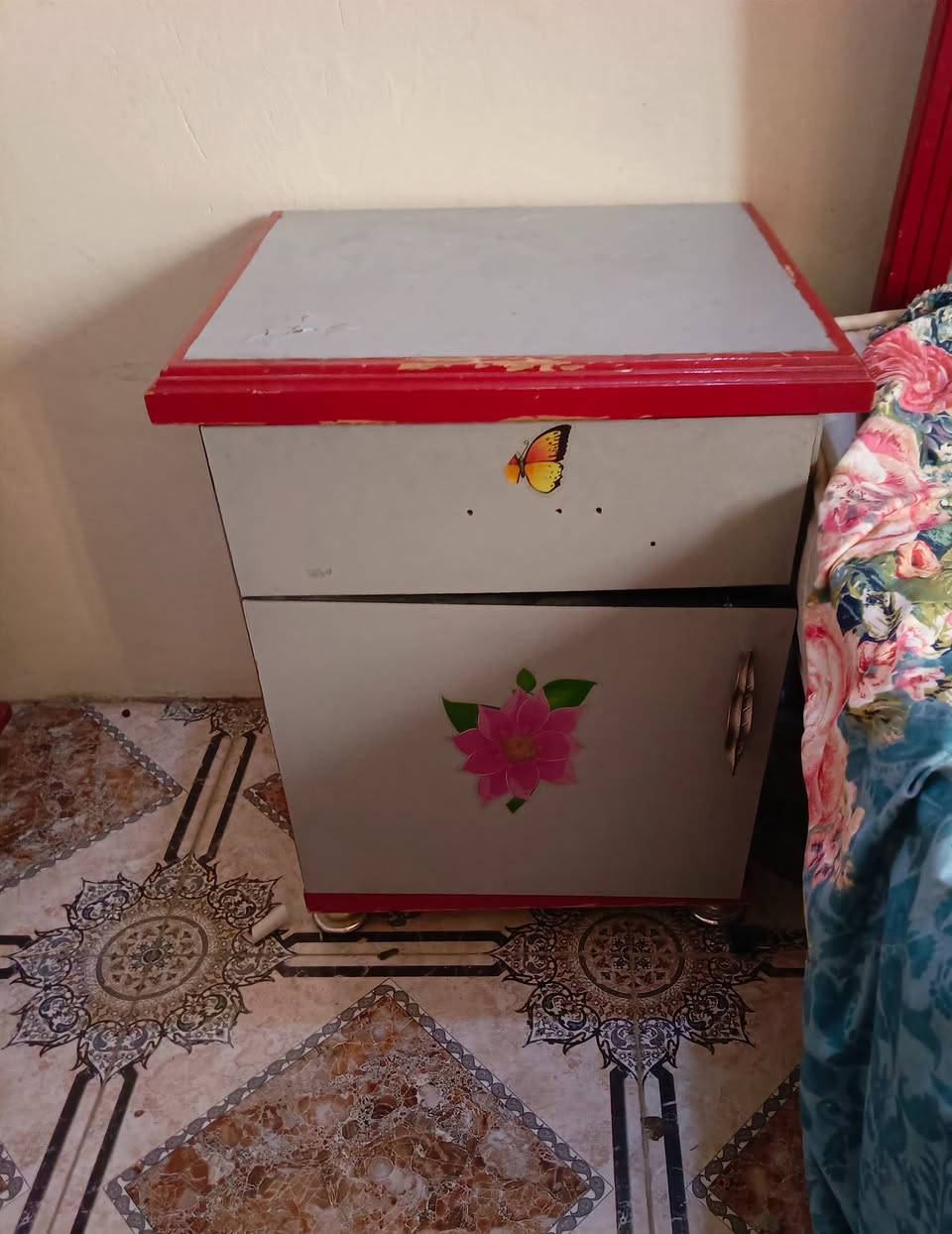 مكلف بالنشر غرفة مستعملة للبيع 
للتواصل ***********
