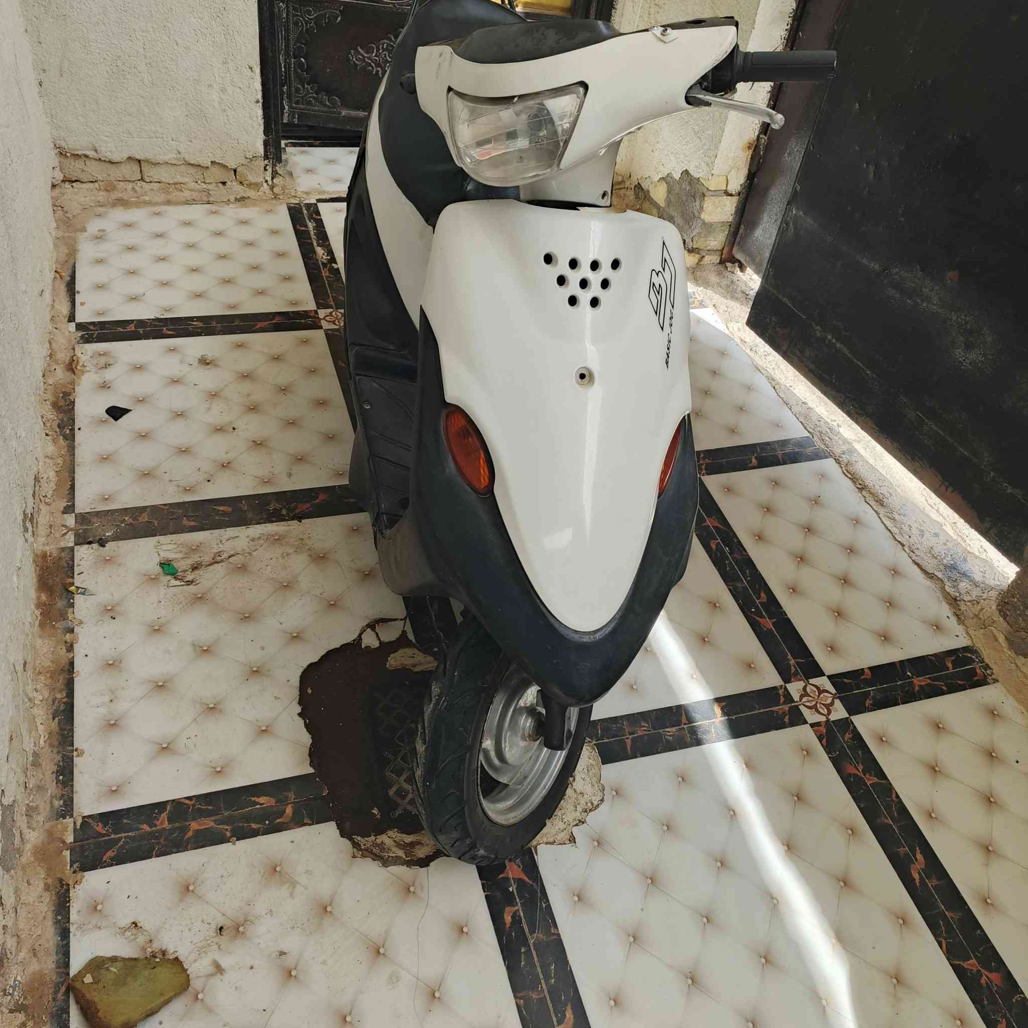 دراجه ياماها ام تسعة زروف مكينه مفتوحة الاكسن بيه ونه كهربائية كلها شغاله حاليا طافيه عوزه كابريتر السعر ١٥٠ للاتصال ***********

